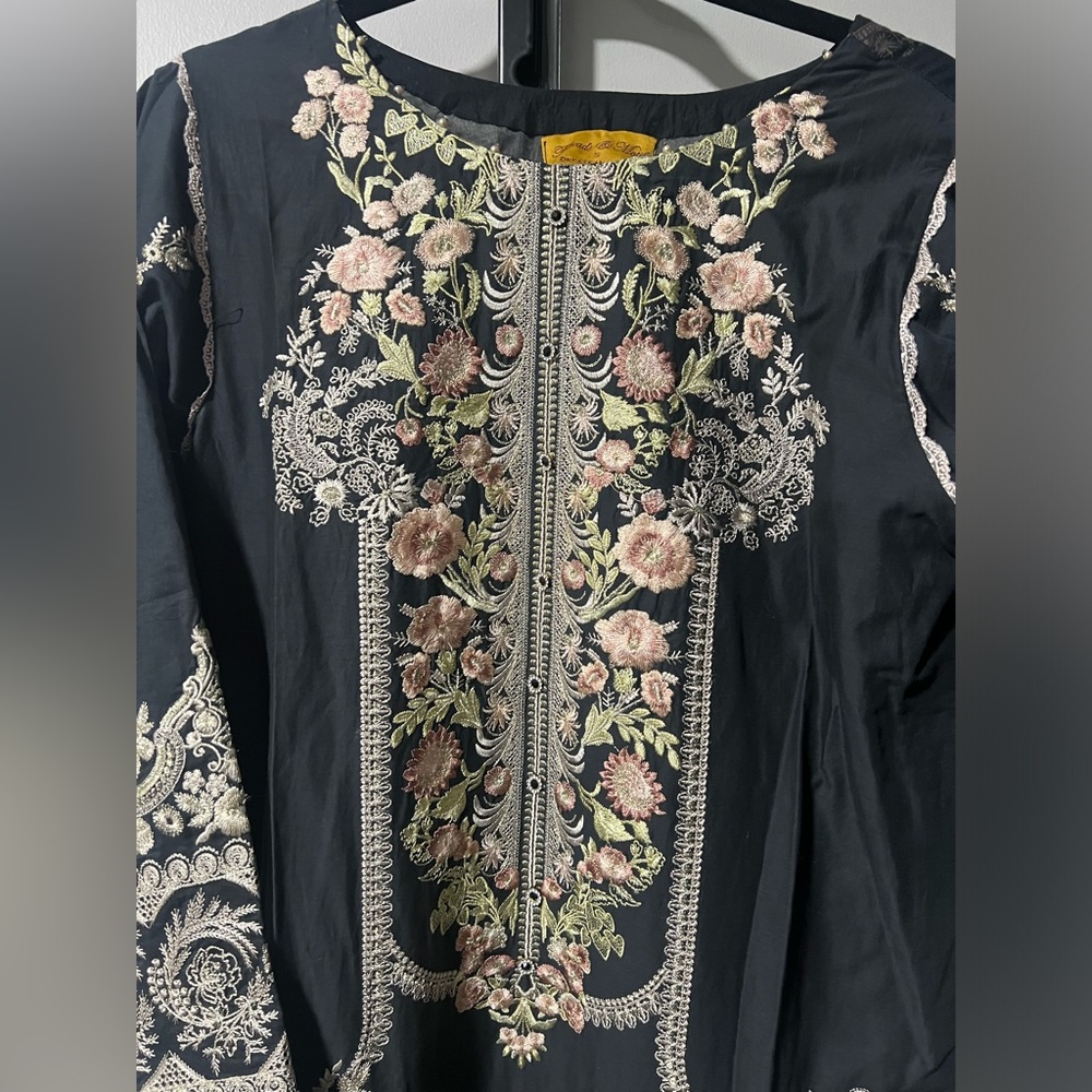 Threads & Motifs 3 Piece suit